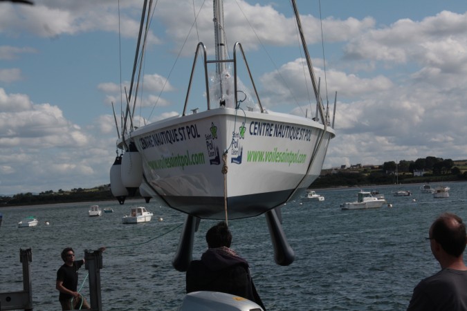 Mise à l'eau de l'Echo 90, bateau collectif construit à Saint Pol de Léon par Serge Le Roux